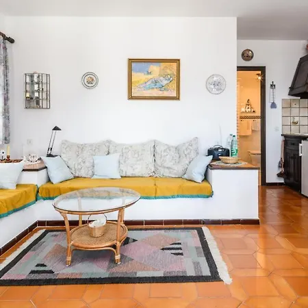 Sleeps 2 Pool