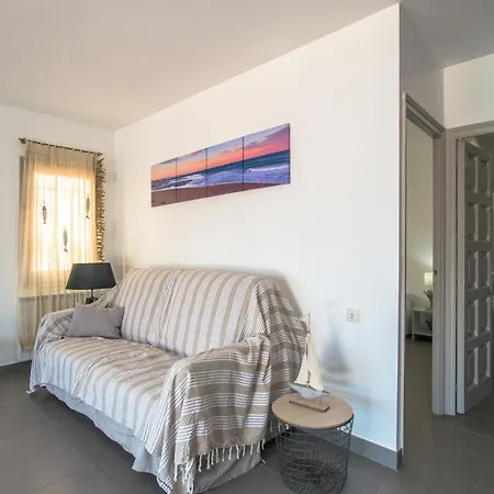 Апартаменты Sleeps 2 Pool Бегур