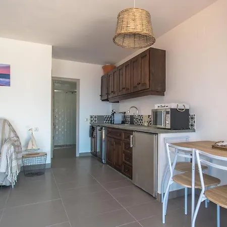 Sleeps 2 Pool Апартаменты *